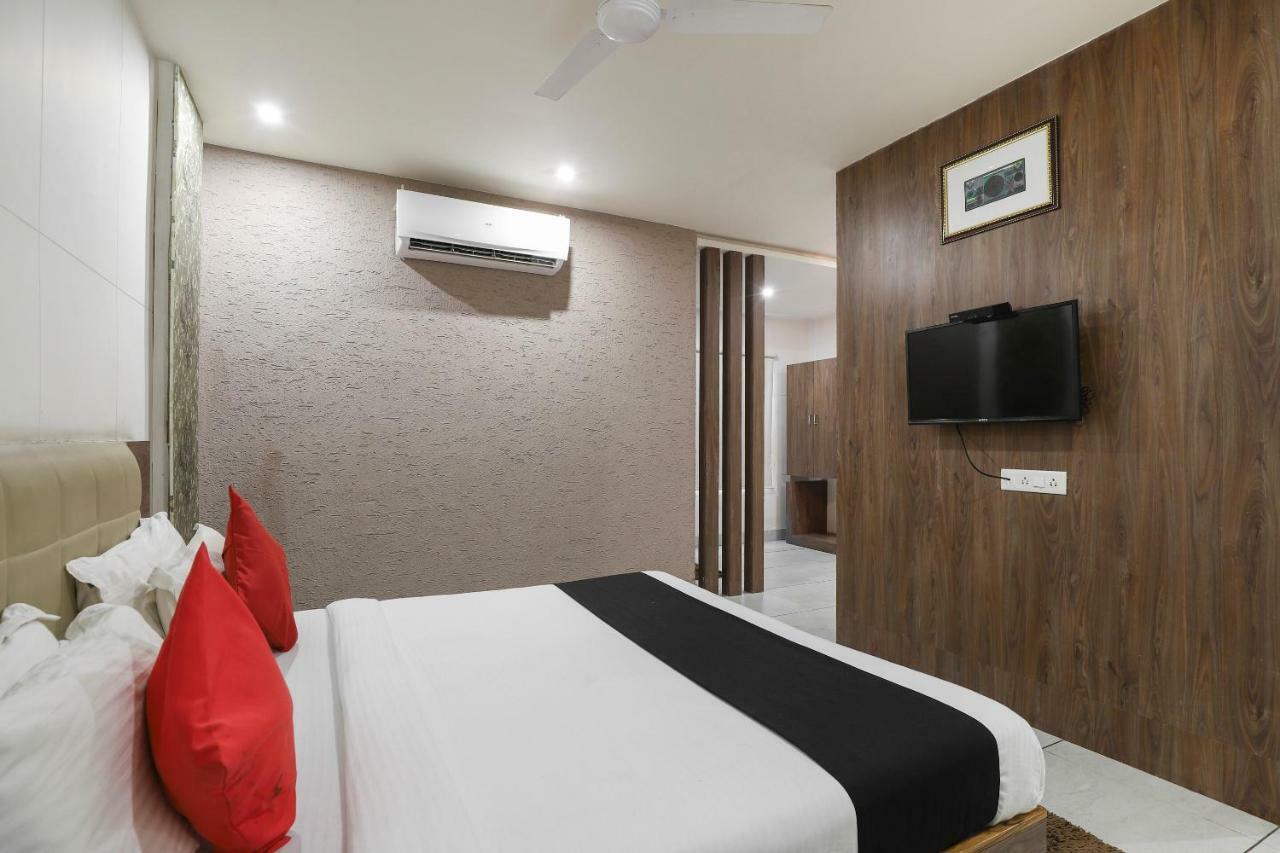 Apple Residency 호텔 Pātan 외부 사진